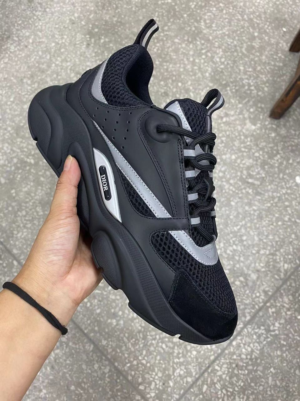 Dior B22